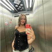 Profesora joven , hablante habitual de euskera (mi lengua materna) y soy titulada con el C1